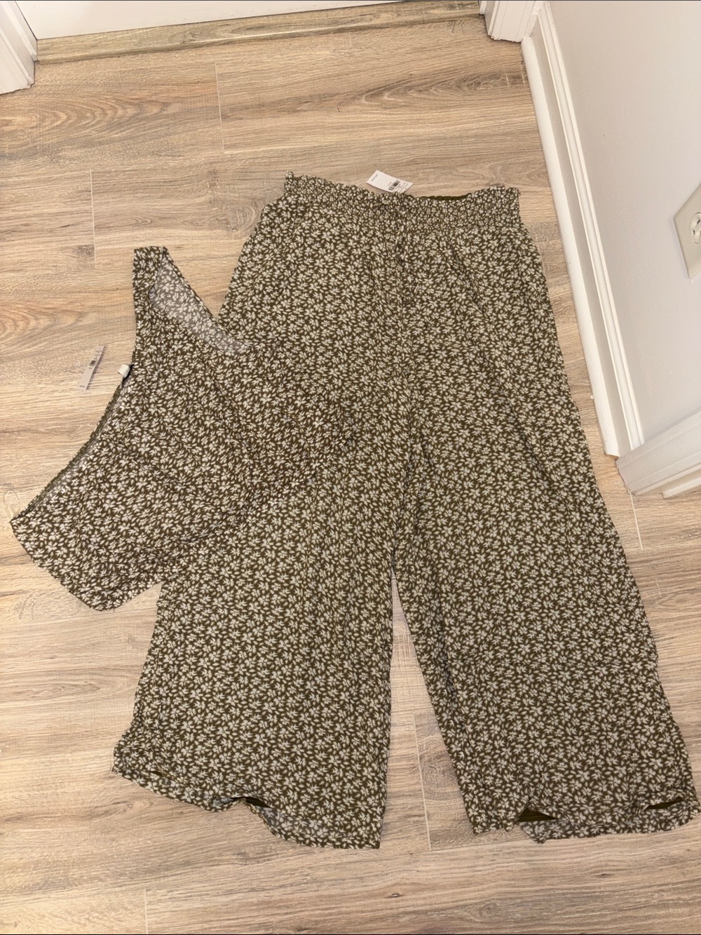 American Eagle Outfitters Olive Floral Wide-Leg Pants